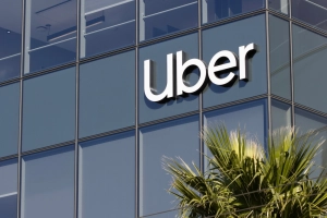 Uber jak bilet z automatu. Na Lotnisku Chopina rusza innowacyjny system dla podróżnych