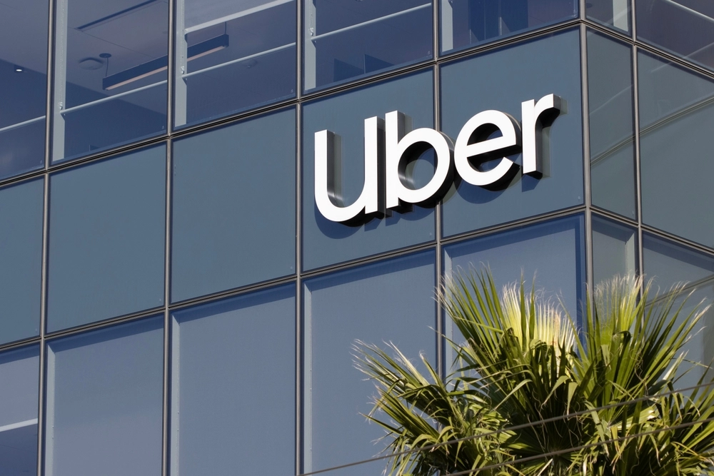 Uber jak bilet z automatu. Na Lotnisku Chopina rusza innowacyjny system dla podróżnych