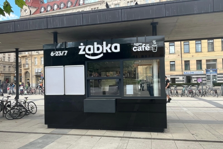Klienci nie wejdą do środka, lecz będą zamawiali i odbierali produkty przez okienko