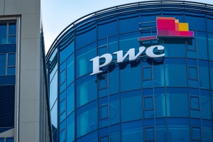 PwC chciało błyszczeć wiedzą o AI. Zostało z fikcyjnymi przypisami