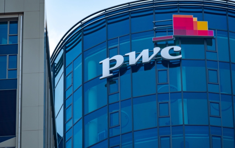 PwC chciało błyszczeć wiedzą o AI. Zostało z fikcyjnymi przypisami