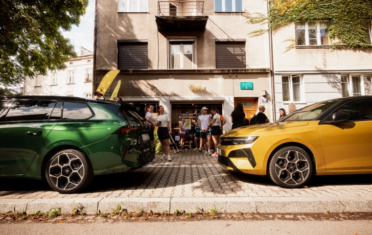 Biznesowy sprint z nowym Oplem Astrą. Relacja z wyjątkowego wydarzenia Astra Morning Run Club