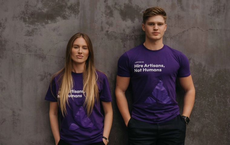 Startup od AI kazał światu przestać zatrudniać handlowców. Teraz sam ich zatrudnia