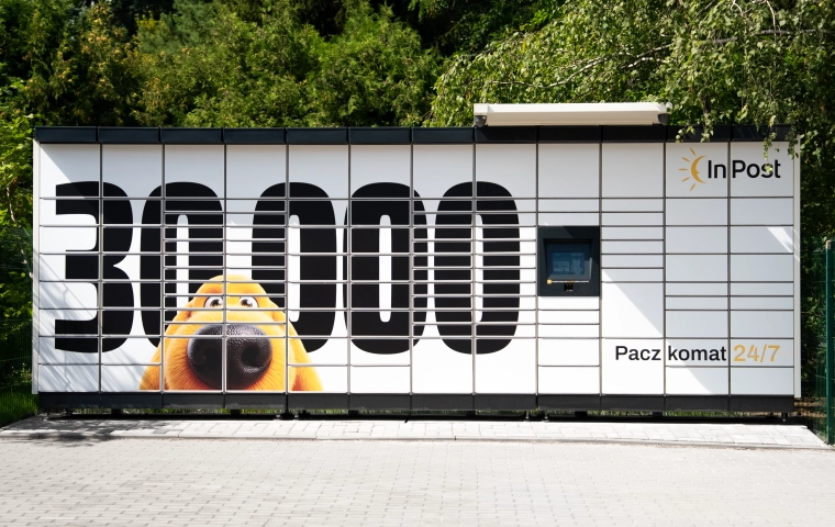 InPost przebił barierę 100 tys. punktów. Paczkomaty rosną w Europie szybciej niż zyski