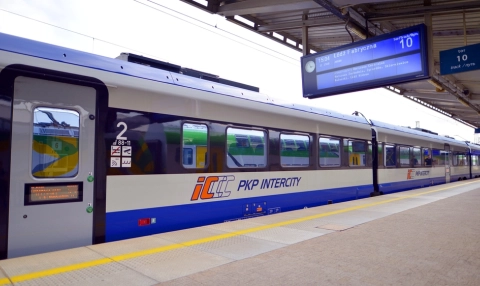 Zastąpił menu tonowe w PKP Intercity i rozmawia jak człowiek. Hellobot ma 5 mln zł na ekspansję