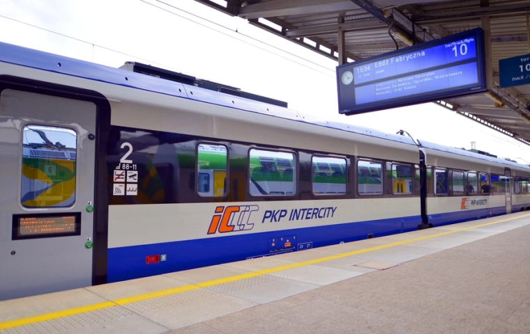 Zastąpił menu tonowe w PKP Intercity i rozmawia jak człowiek. Hellobot ma 5 mln zł na ekspansję