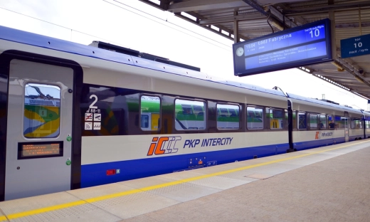 Zastąpił menu tonowe w PKP Intercity i rozmawia jak człowiek. Hellobot ma 5 mln zł na ekspansję
