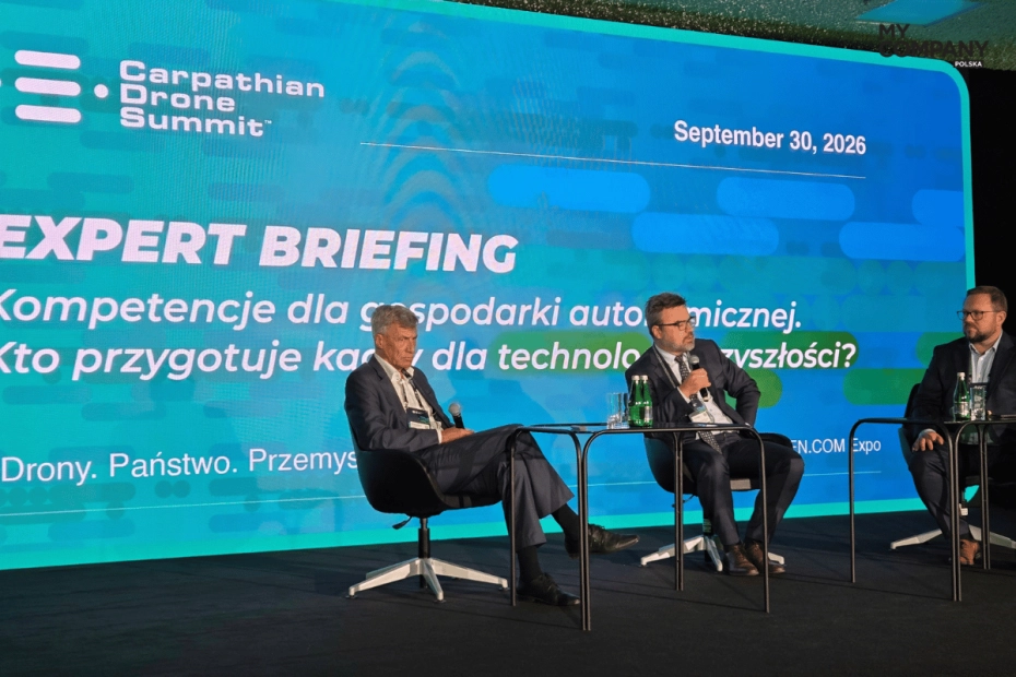 Jeden z paneli dyskusyjnych podczas Carpathian Drone Summit.