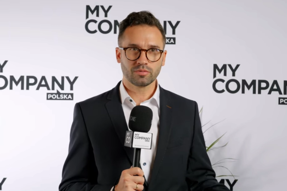 Dr inż. Maciej Gis, dyrektor komunikacji i PR w Polskim Stowarzyszeniu Nowej Mobilności.