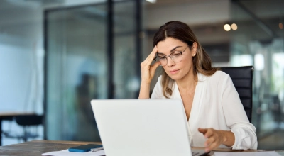 95,9 proc. organizacji nie czuje gotowości na AI zgodną z RODO. Tymczasem pracownicy wklejają do czatbotów dane klientów
