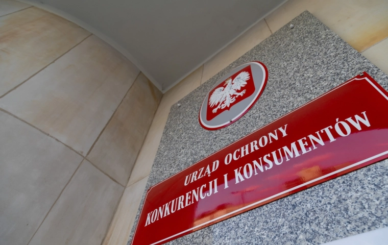 147 mln zł kar dla ING, Erste, Banku Pocztowego i Plus Banku. Ich klienci mogli tracić na zapisach dających wolną rękę w podnoszeniu opłat
