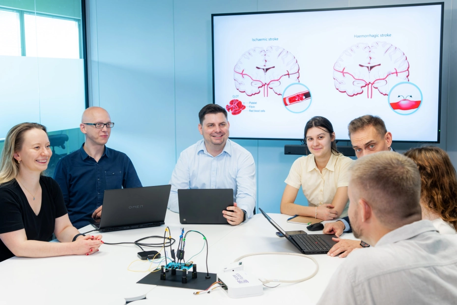 Zespół sprawdził pierwszy prototyp w laboratorium, w badaniu na dużym zwierzęciu. Test potwierdził, że technologia wychwytuje objawy, które wskazują na udar.