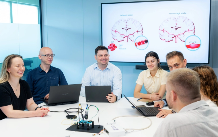 Polski wykrywacz udaru zdał pierwszy test. Prototyp w terminie i o 6 mln zł taniej