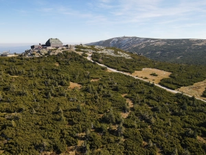 Żabka wspiera Karkonoski Park Narodowy. Ponad 4,5 km szlaków