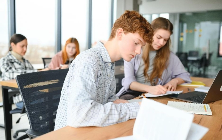 Student może zarobić ponad 43 tys. zł bez zakładania firmy. Jest jeden warunek