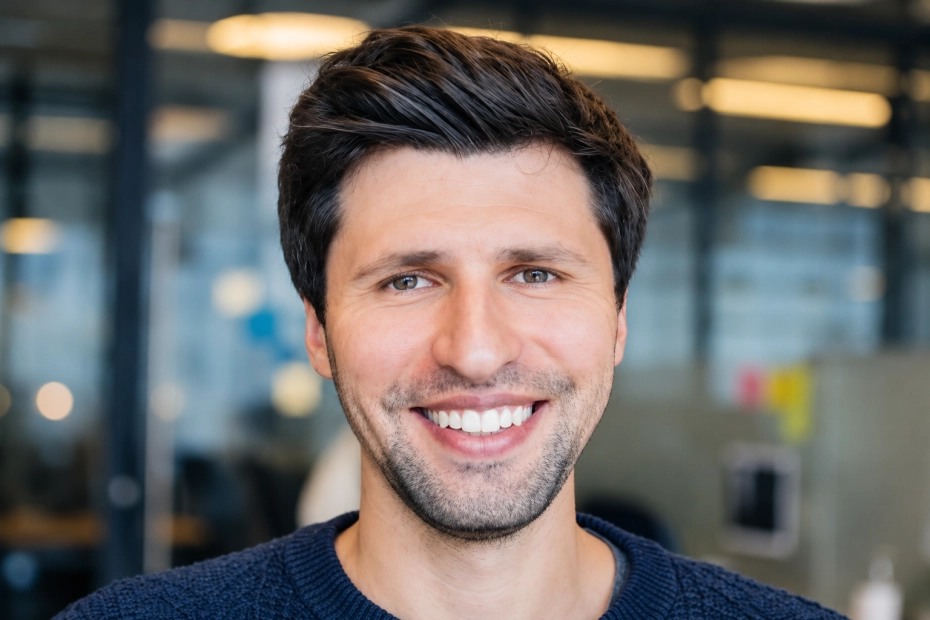 Dawid Kotur, założyciel i CEO startupu Curvestone AI, który rozwija sztuczną inteligencję dla branży finansowej. Jego firma trafiła do grona 250 najszybciej rozwijających się startupów w Europie.