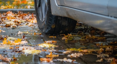 Polacy zwlekają z zakupem zimowych opon. Wtedy zaczyna się wyścig