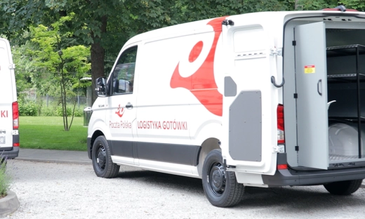 Poczta Polska przejmuje obsługę bankomatów. Podpisała umowę z gigantem