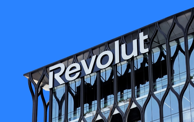 Szef Revoluta od lat inwestuje w startupy. Od 2027 r. część klientów też będzie mogła