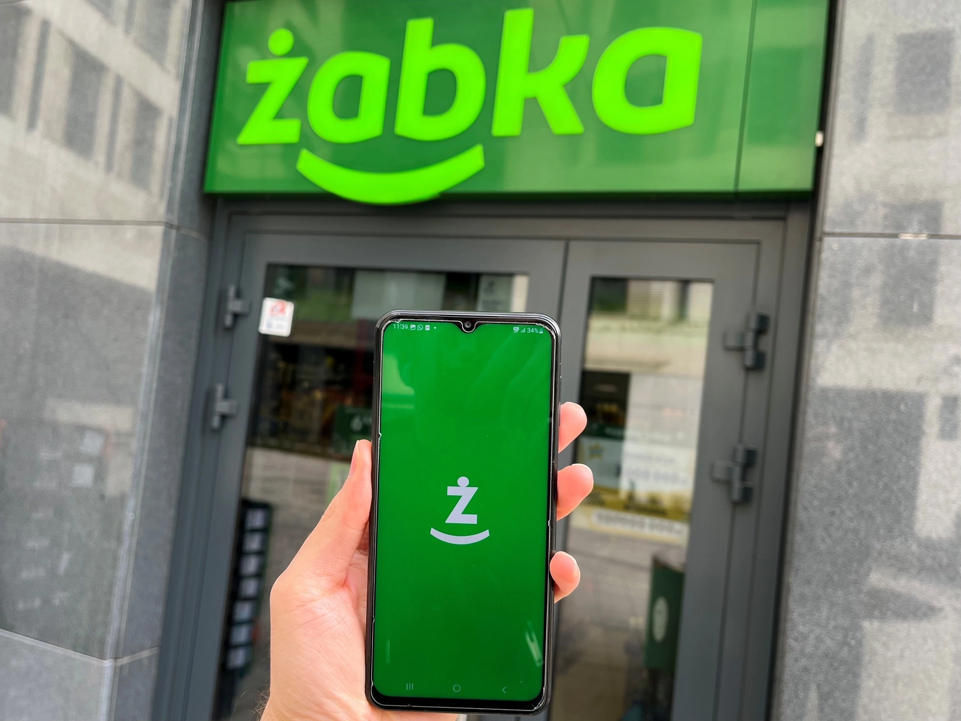 Nowy program lojalnościowy Żabki. Jak zdobywać nagrody w Żappce?
