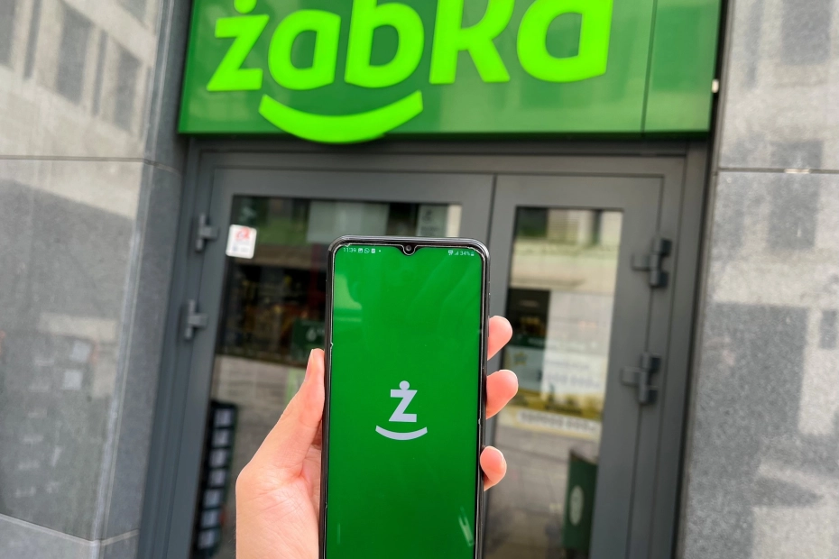 Żabka od 1 listopada wprowadza nowy program lojalnościowy. Klienci będą mogli zdobywać dodatkowe nagrody za regularne zakupy.