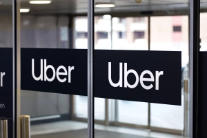 Uber finansuje zakup Glovo. UOKiK chce wyjaśnień