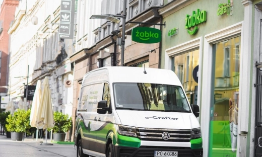 Żabka rozpoczyna dostawy za pomocą samochodów elektrycznych