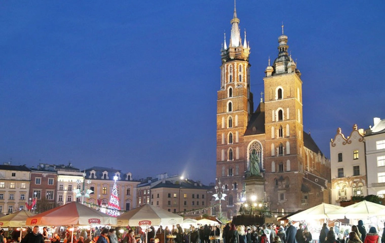 Polska przyciąga coraz więcej turystów z Azji