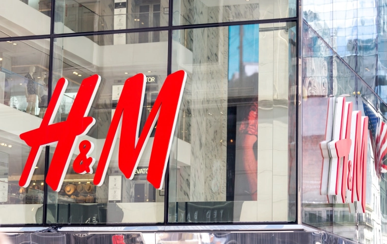 H&M zlikwiduje setki sklepów. Firma przestawi się na e-commerce