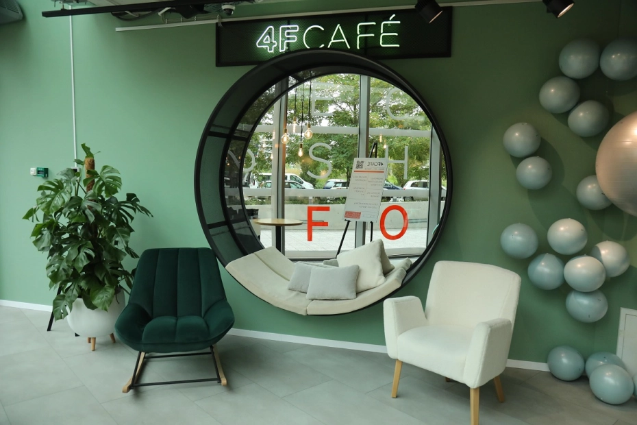 4FCAFE otwarte w Warszawie. To połączenie kawiarni, showroomu i sklepu