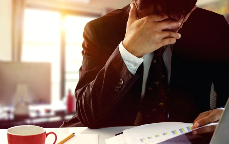 Stres w pracy – skąd się bierze i jak się go pozbyć