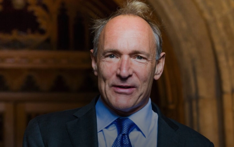 Tim Berners-Lee wystawi kod internetu na aukcji. Sprzeda go jako NFT