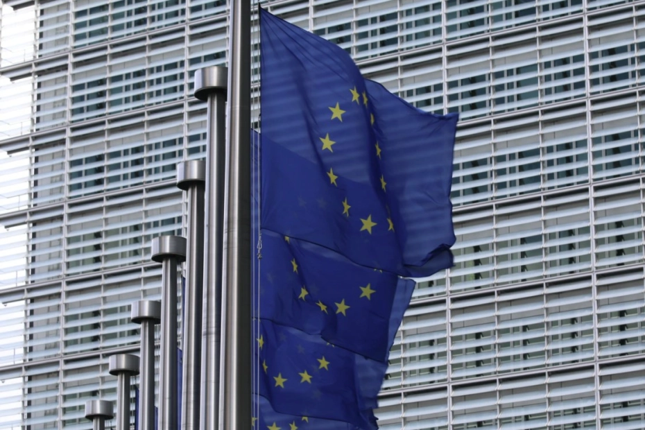 UE chce monitorować przelewy w kryptowalutach / Fo